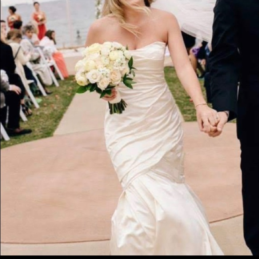 Monique Lhuillier Georgia wedding dress - Picture 2 of 5